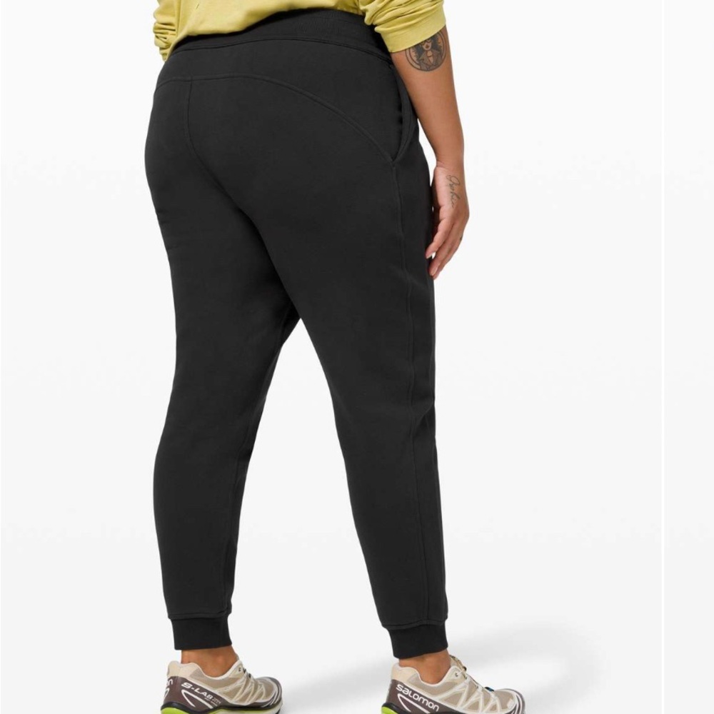 Lululemon Scuba Jogger size 2 Black
